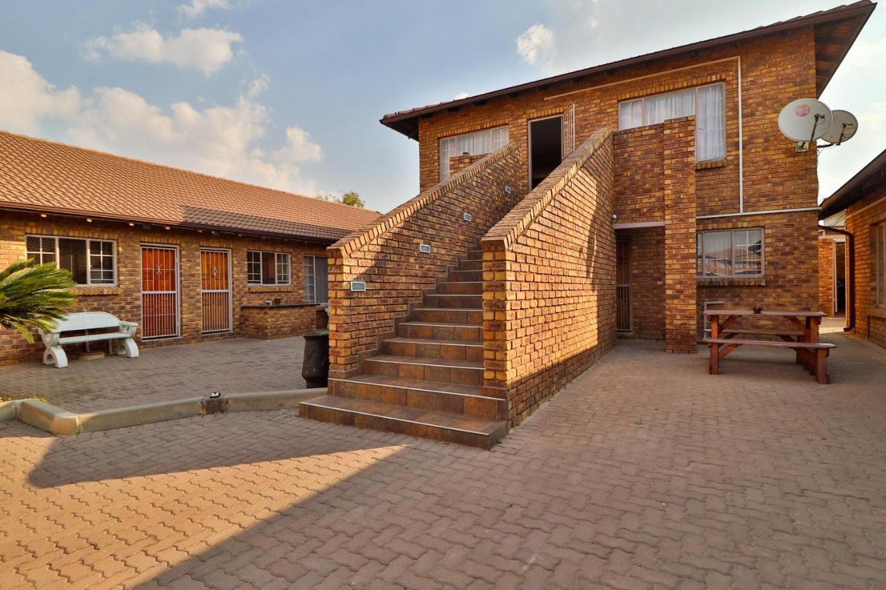 Rudman Townhouses - Family Apartment Boksburg Exterior photo