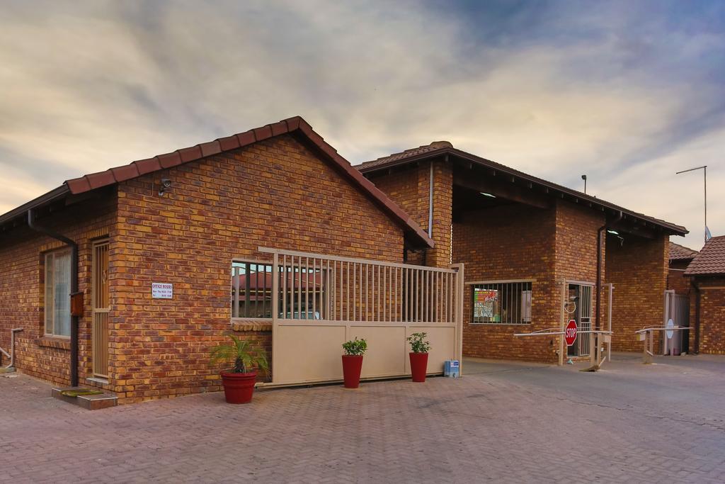 Rudman Townhouses - Family Apartment Boksburg Exterior photo