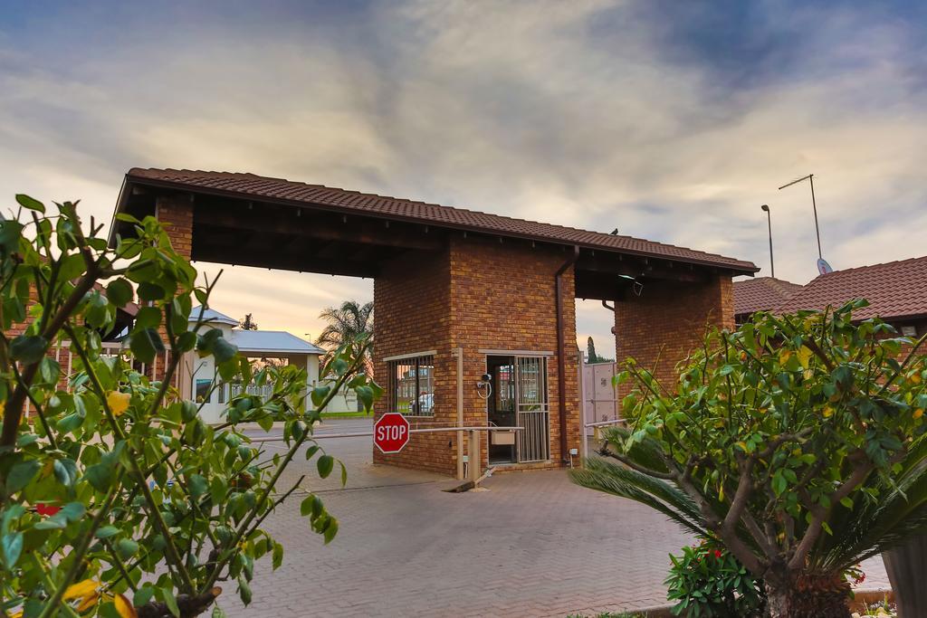 Rudman Townhouses - Family Apartment Boksburg Exterior photo